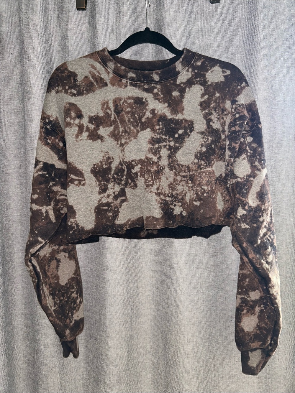 Women’s Bleached Pattern Cropped Sweatshirt